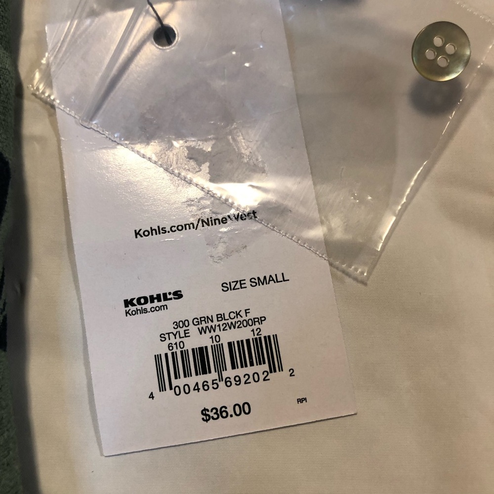 NWT Nine West Women’s Short Sleeve Knot-Hem Button-Down Green Floral Shirt S - Picture 2 of 10